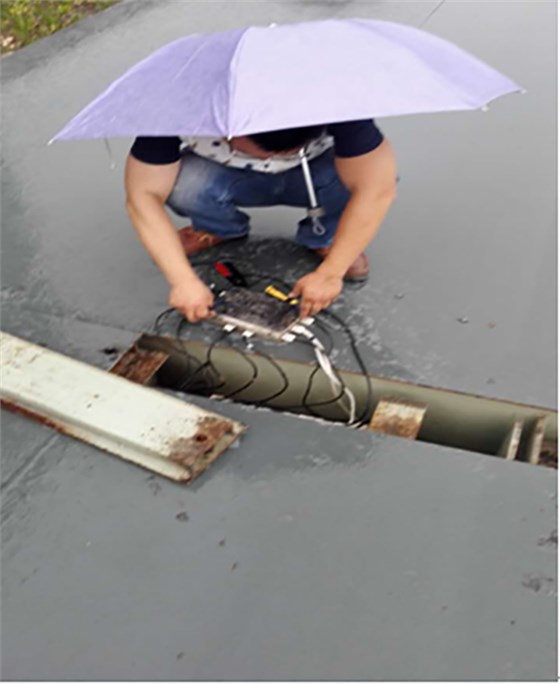 苏州金钻冒雨汽车衡维修现场