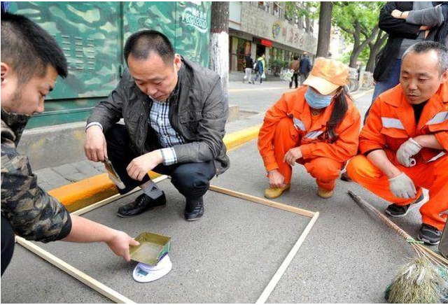 电子秤用来称土，以克论净